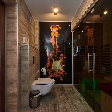 Quarter 4* リヴィウ